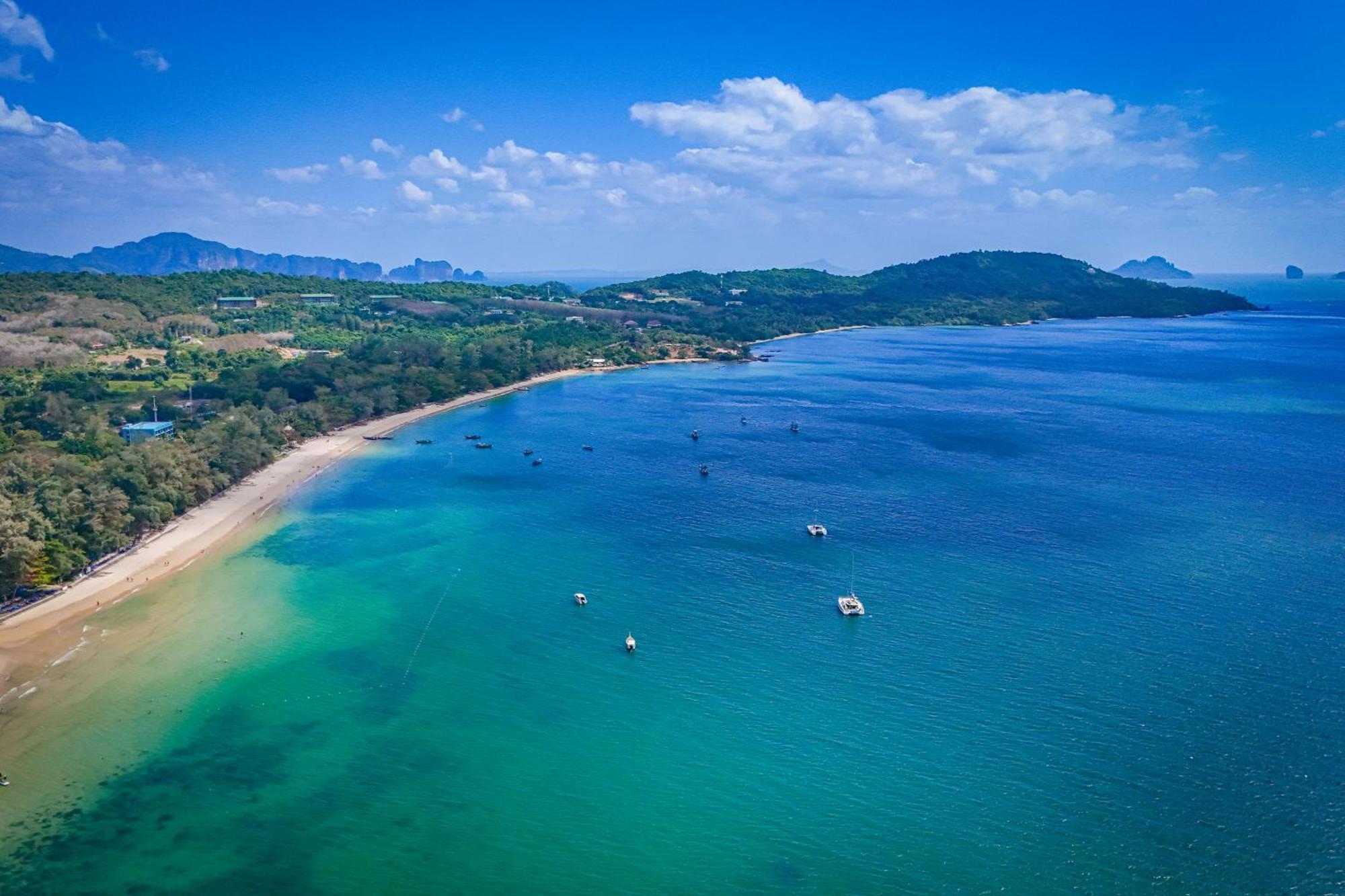 Dusit Thani Krabi Beach Resort - Sha Extra Plus Klong Muang Beach Dış mekan fotoğraf Aerial view of the bay