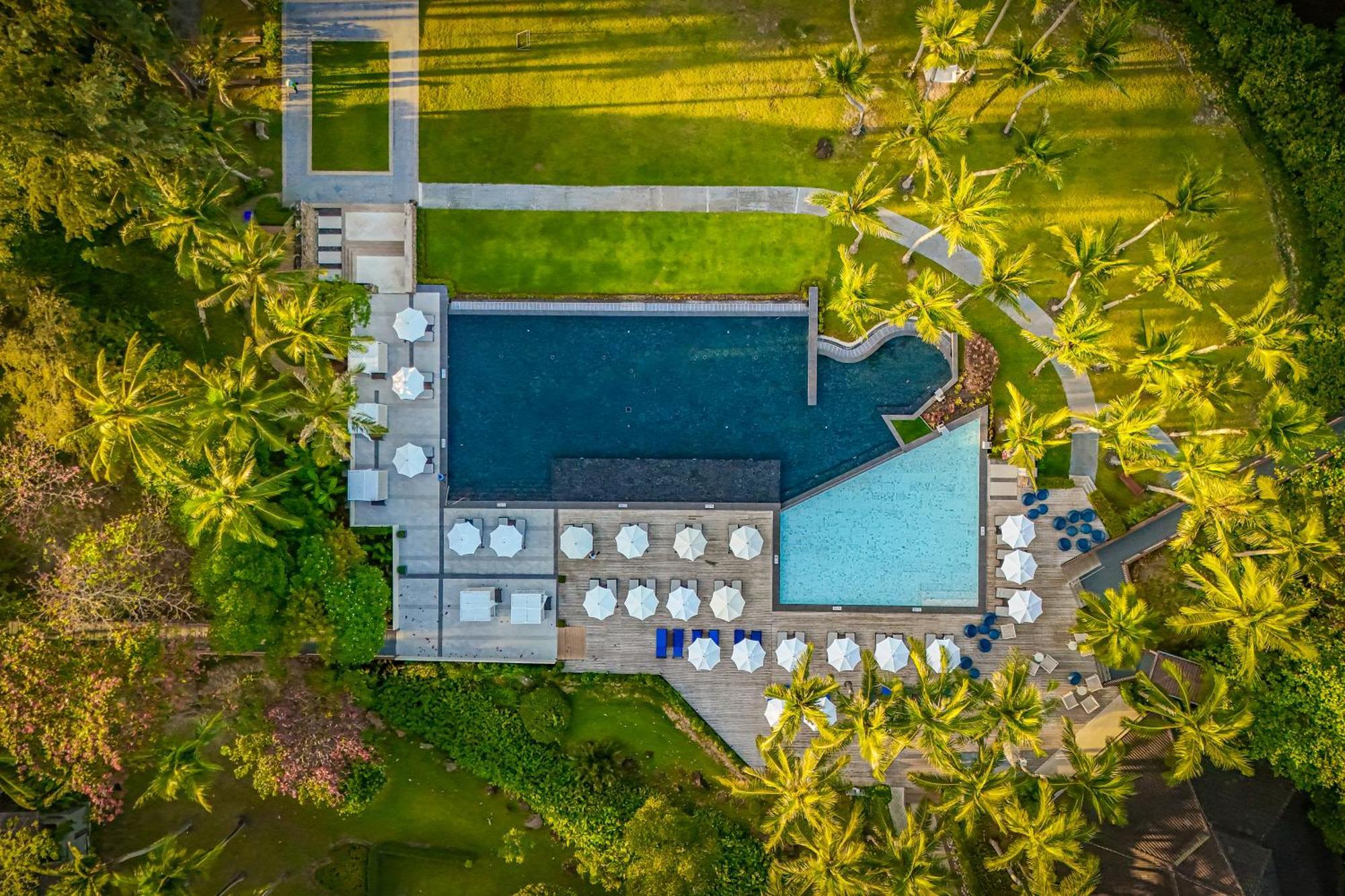 Dusit Thani Krabi Beach Resort - Sha Extra Plus Klong Muang Beach Dış mekan fotoğraf Aerial view of the resort