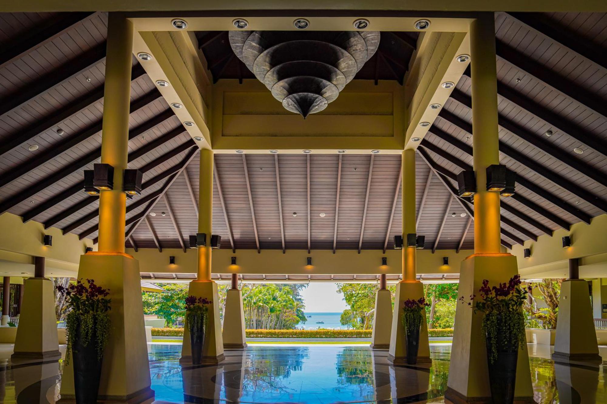 Dusit Thani Krabi Beach Resort - Sha Extra Plus Klong Muang Beach Dış mekan fotoğraf The lobby of the resort