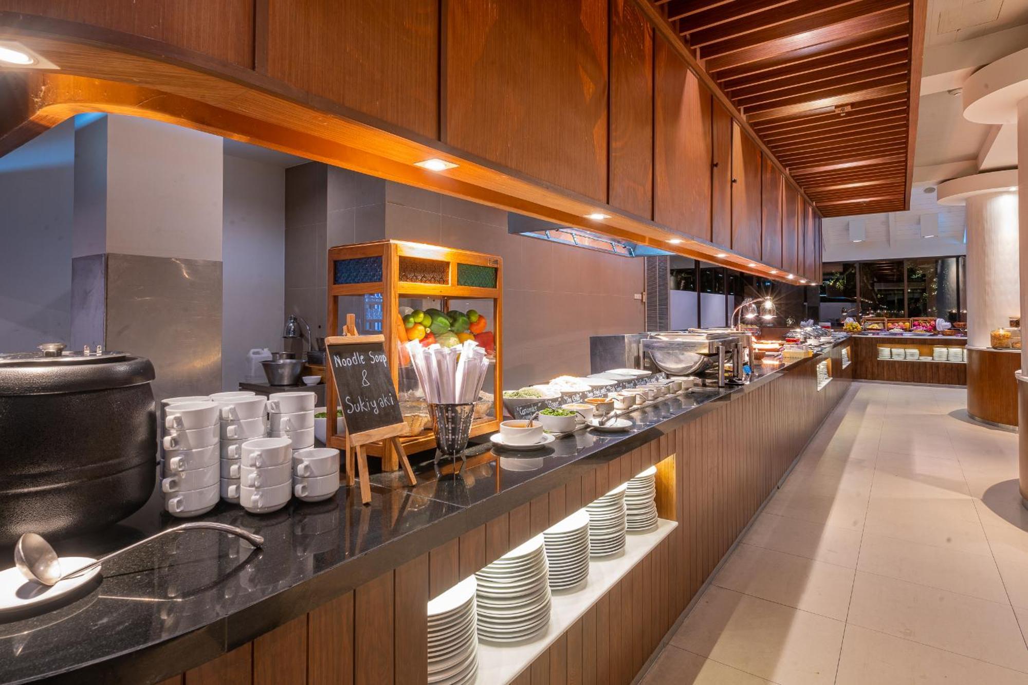 Dusit Thani Krabi Beach Resort - Sha Extra Plus Klong Muang Beach Dış mekan fotoğraf The buffet at the hotel