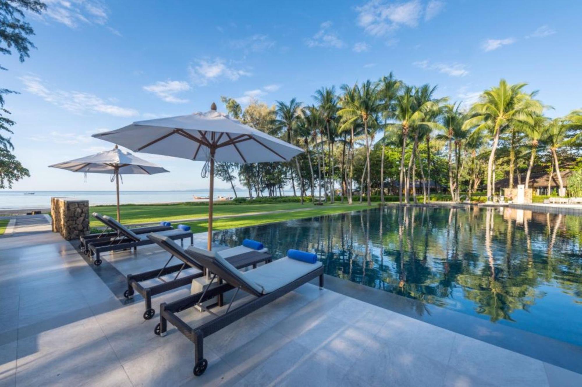 Dusit Thani Krabi Beach Resort - Sha Extra Plus Klong Muang Beach Dış mekan fotoğraf The swimming pool at the resort